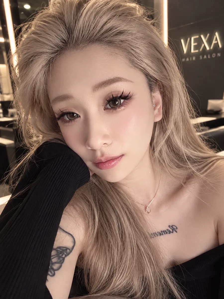 Alice 小艾於 VEXA 門市的形象照